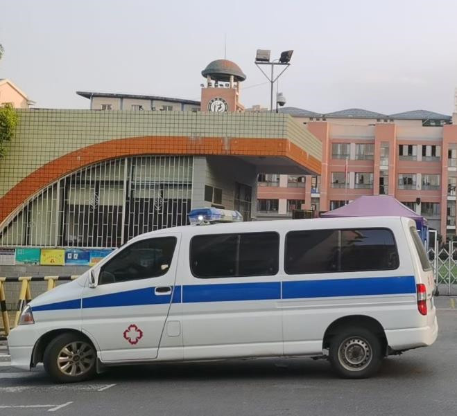 湛江救护车出租护送骨折病人一公里多少钱